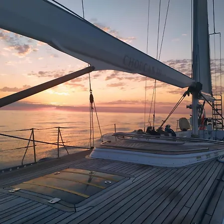 Botel !perfect Sailboat To Relax At The Port Forum! Barcelona